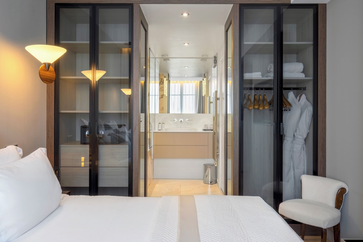 Appartement Prestige Vue Tour Eiffel | 高級寢具、迷你吧贈品、房內夾萬、書桌