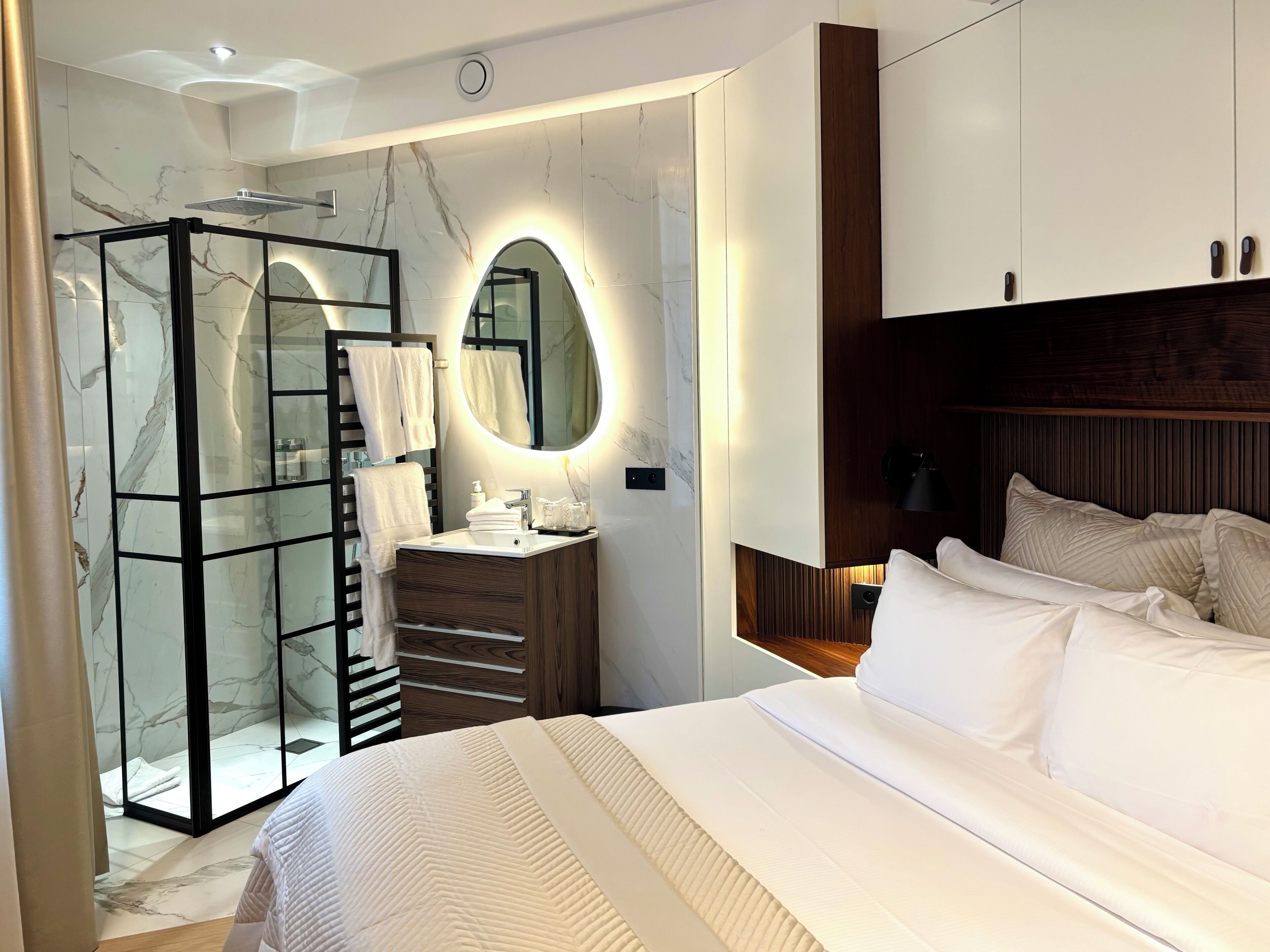 Superior Apartment, 2 Bedrooms | Premium bedding, in-room safe, individually decorated