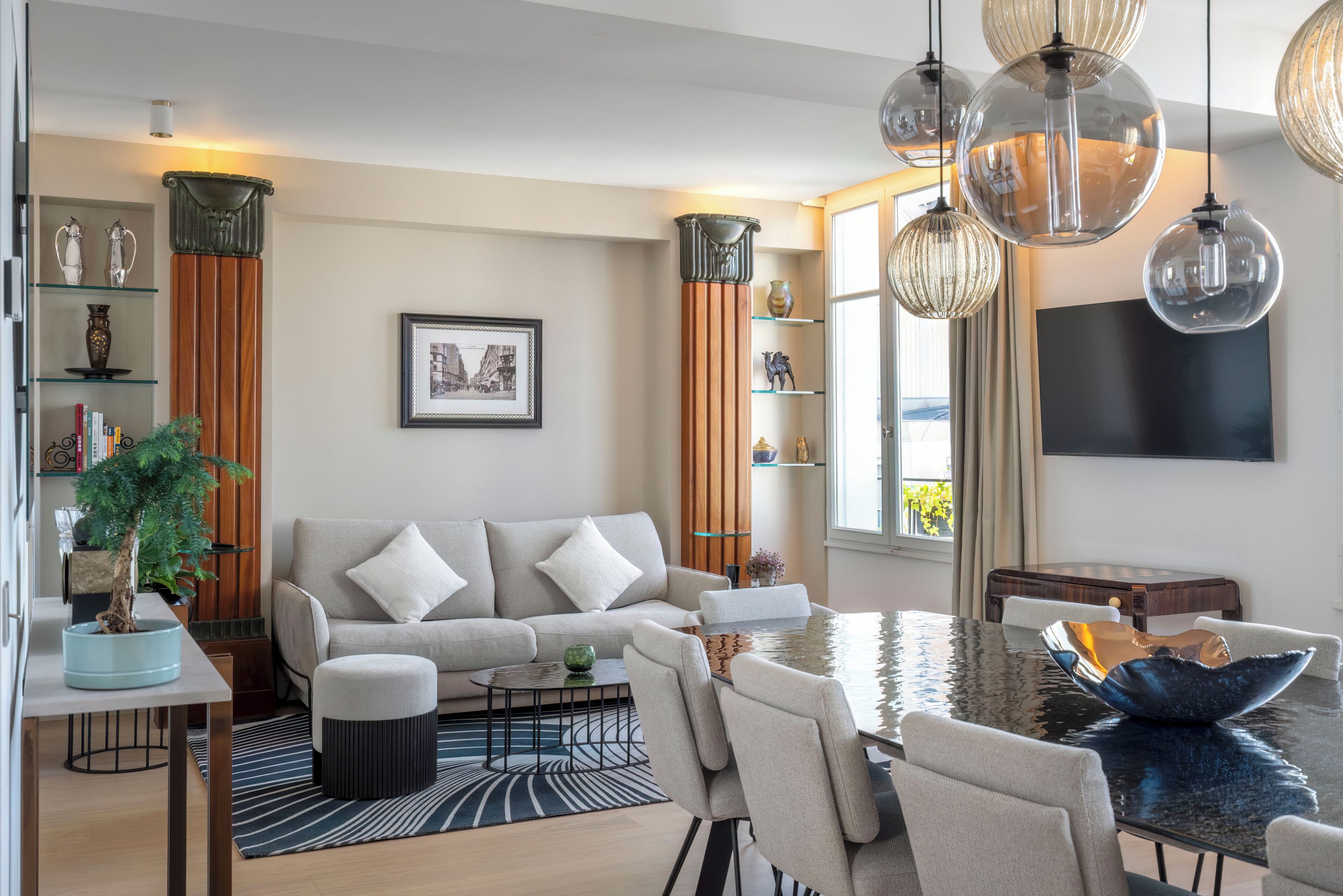 Executive appartement | Woonruimte | Een 40-inch flatscreentelevisie met kabelzenders, televisie en Netflix