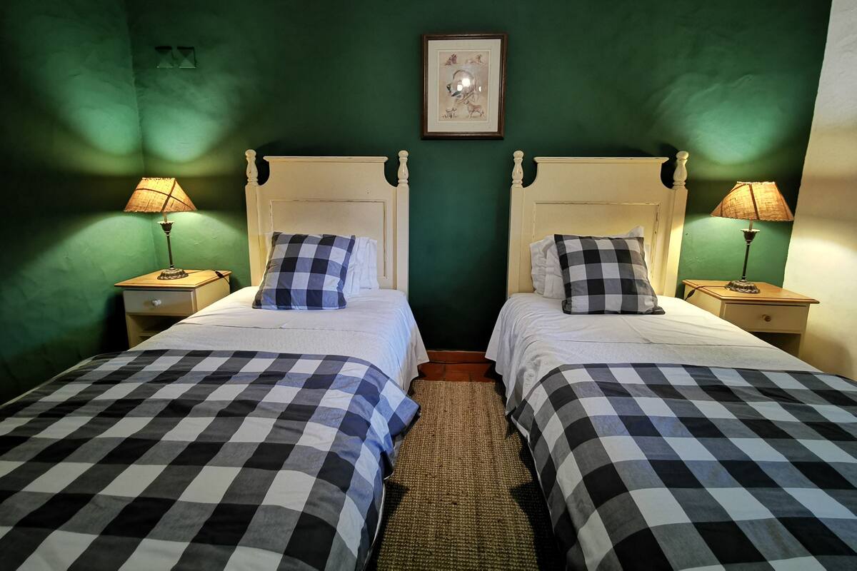 Family Suite | Desk, blackout drapes, cribs (free), rollaway beds (surcharge)