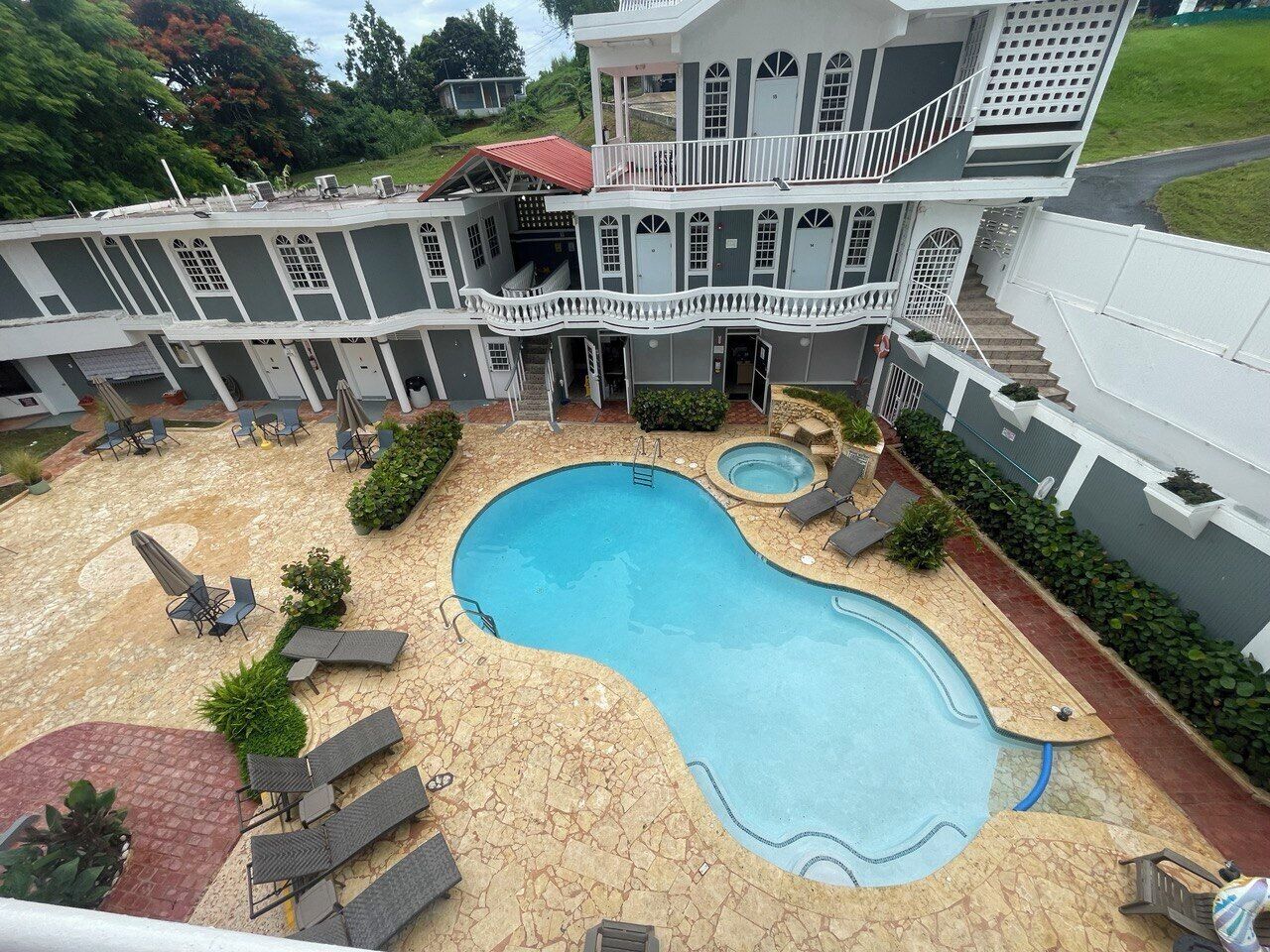 Classic-værelse til 4 personer - 2 queensize-senge - udsigt til pool | Udsigt fra værelset