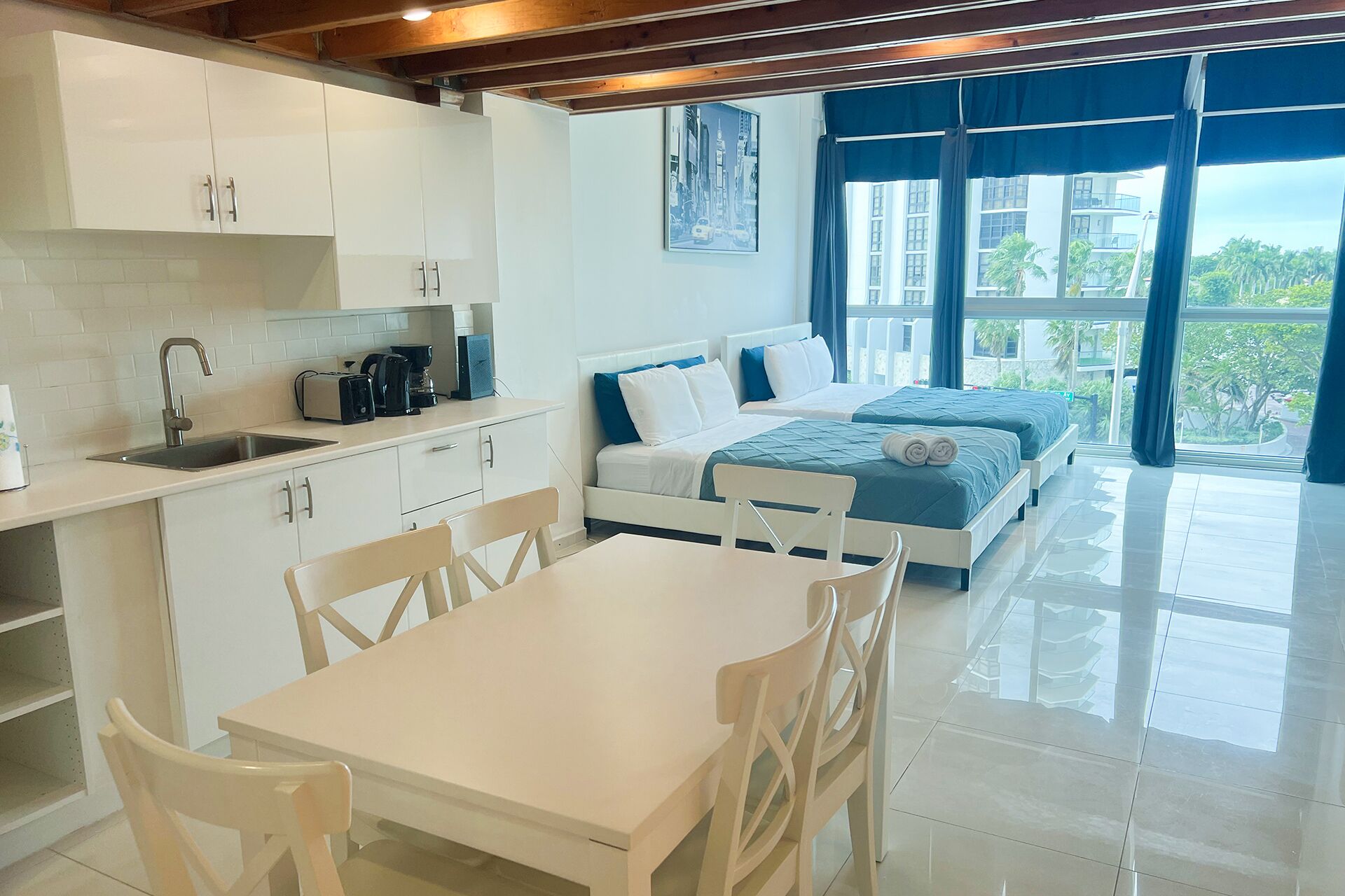 Lägenhet Superior | Sängtillbehör av högsta kvalitet, skrivbord och arbetsyta för laptop