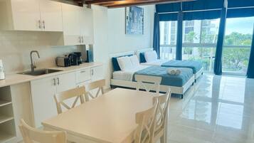 Departamento superior | Ropa de cama de alta calidad y escritorio