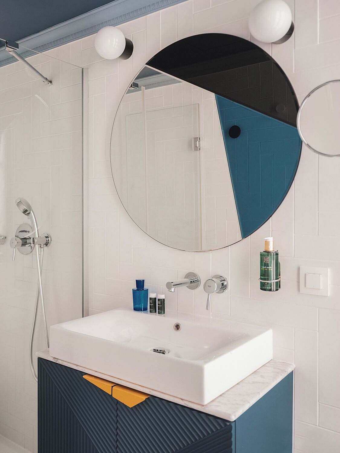 standard double room | bathroom | rainfall showerhead, free toiletries, hair dryer, bathrobes