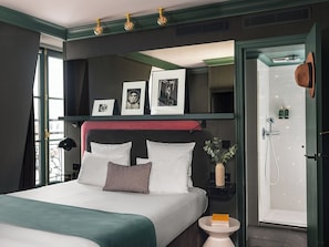 In-room safe, desk, blackout drapes, soundproofing - Bob Hotel  (Paris)