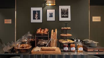Petit déjeuner continental servi tous les jours en supplément