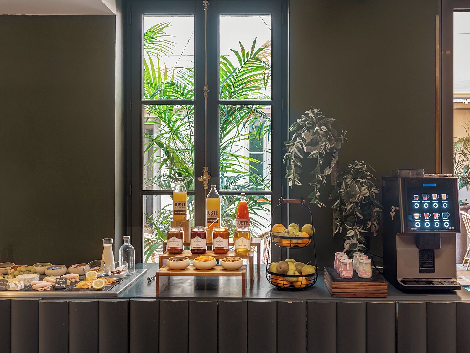 daily continental breakfast (eur 18.5 per person)