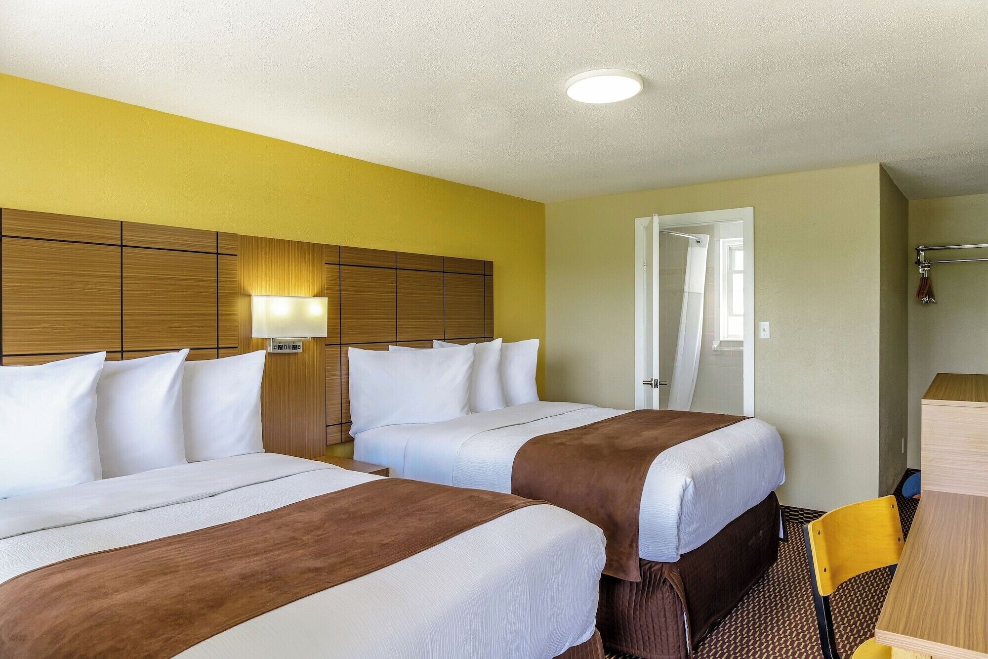 Schreibtisch, Bügeleisen/Bügelbrett, kostenloses WLAN, Bettwäsche