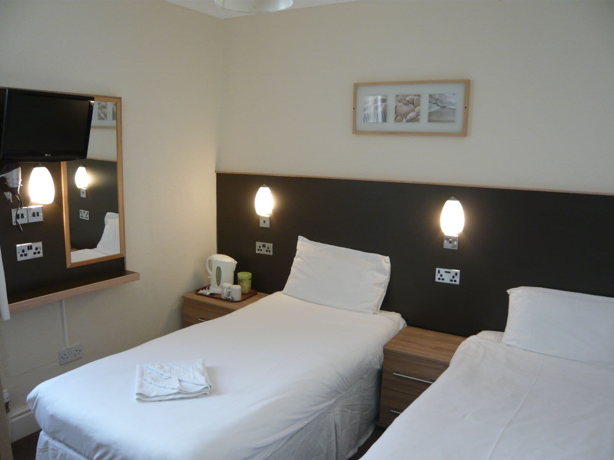 standard twin room, ensuite | 1 bedroom, iron/ironing board, free wifi