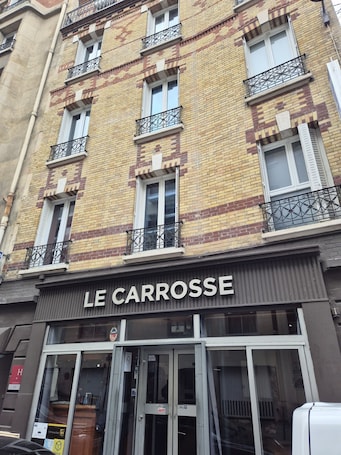 Exterior. Hôtel Le Carrosse