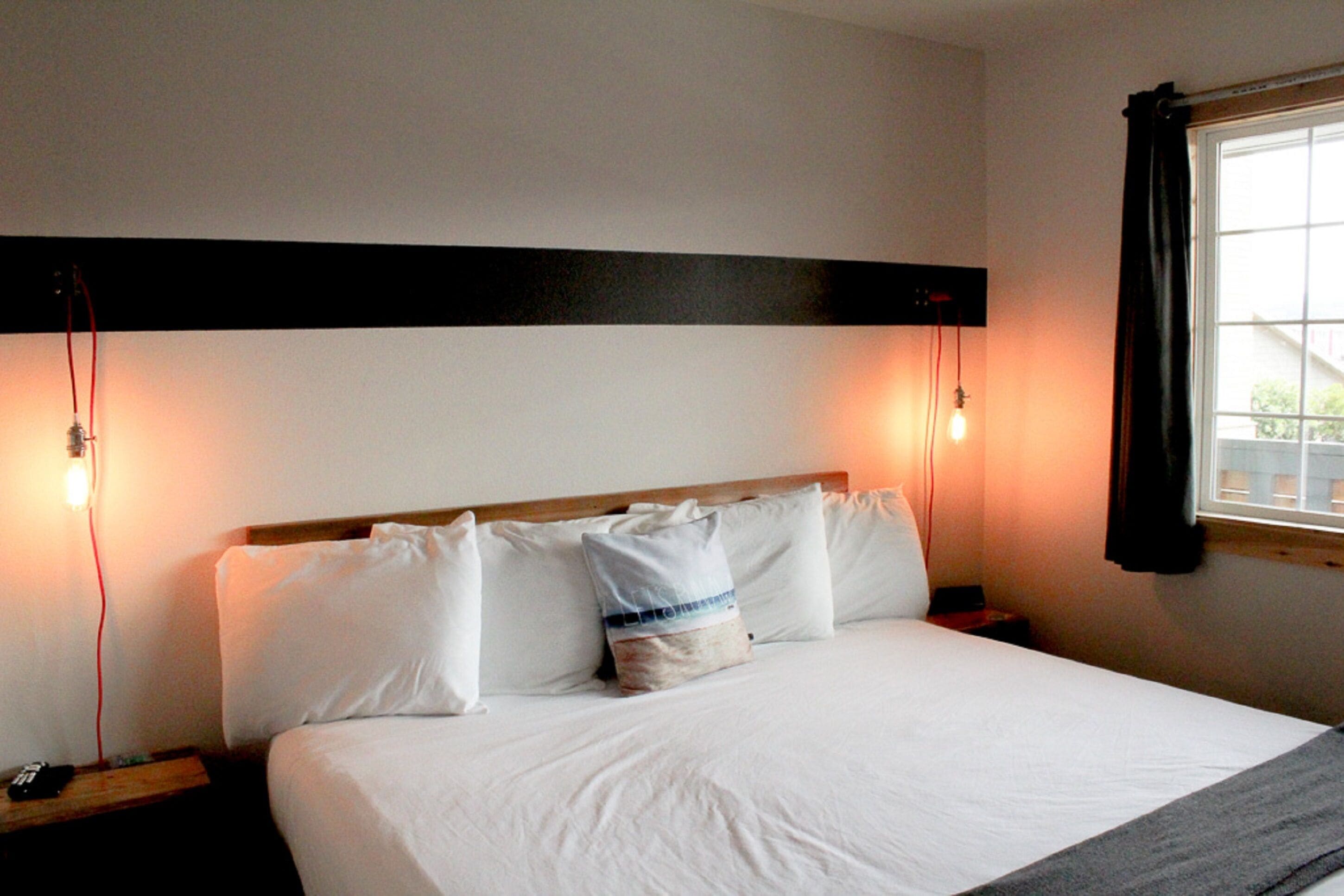 Deluxe suite | Donsdekens, bedden met traagschuimmatrassen, individueel gemeubileerd