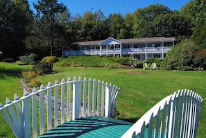 Property grounds - Cedar Crest Inn (Camden)