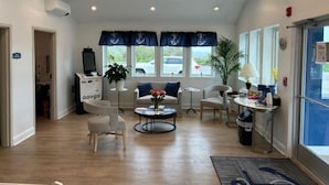 Interior - Harborline Hotel (Rockland)