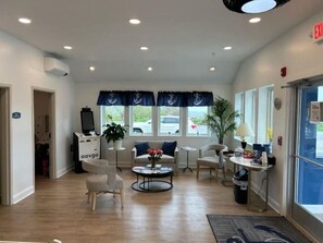 Interior - Harborline Hotel (Rockland)