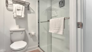 Deluxe Double Room | Bathroom | Shower, hydromassage showerhead, towels, soap
