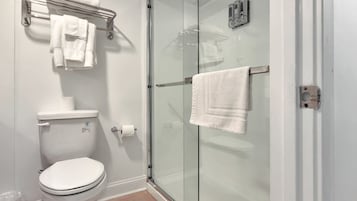 Deluxe Double Room | Bathroom | Shower, hydromassage showerhead, towels, soap