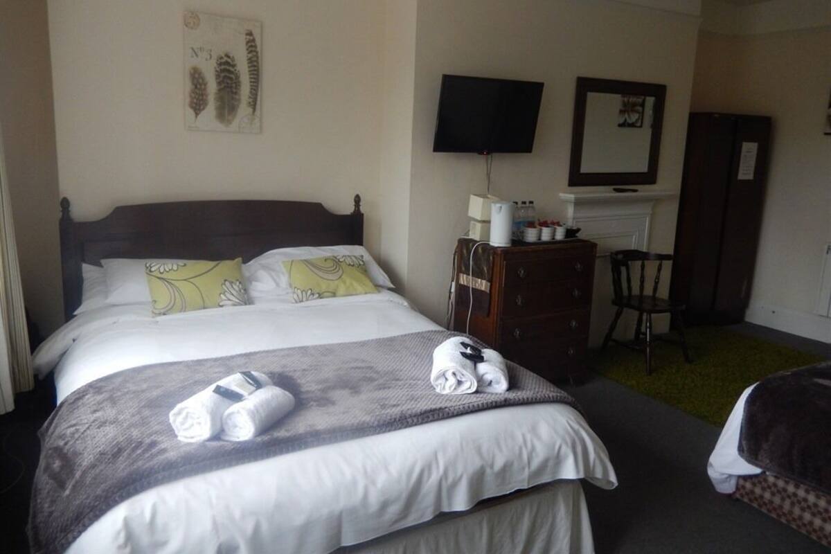 Chambre Triple Familiale, salle de bains commune