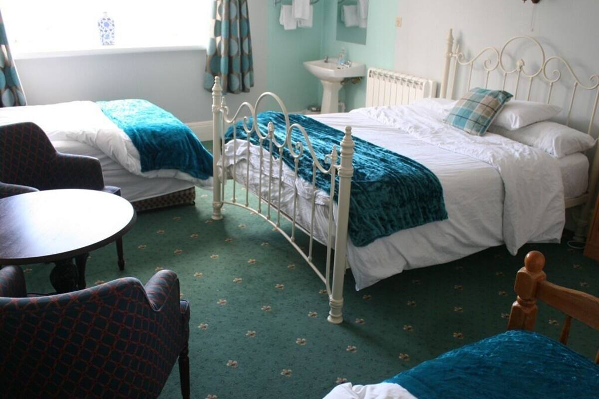 Suite, salle de bains commune