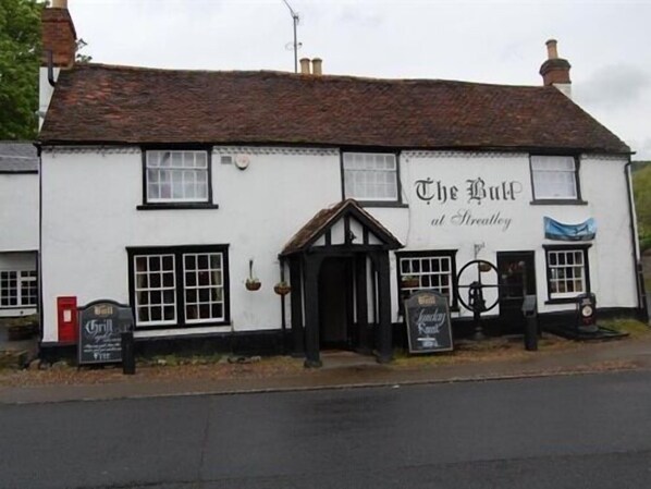 Exterior - The Bull Inn Streatley (Reading)