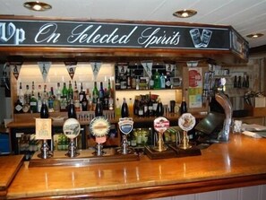 Bar (on property) - The Bull Inn Streatley (Reading)