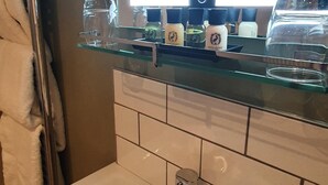 Phòng đôi Deluxe, có phòng tắm riêng (Super King or Twin Deluxe)