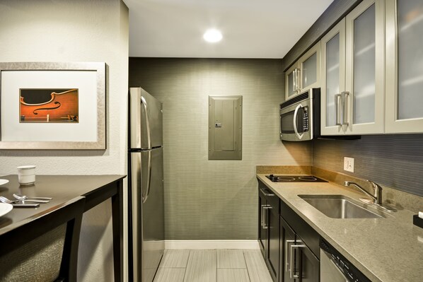 Fridge, microwave, stovetop, dishwasher - Homewood Suites by Hilton TechRidge Parmer @ I-35 (Austin)