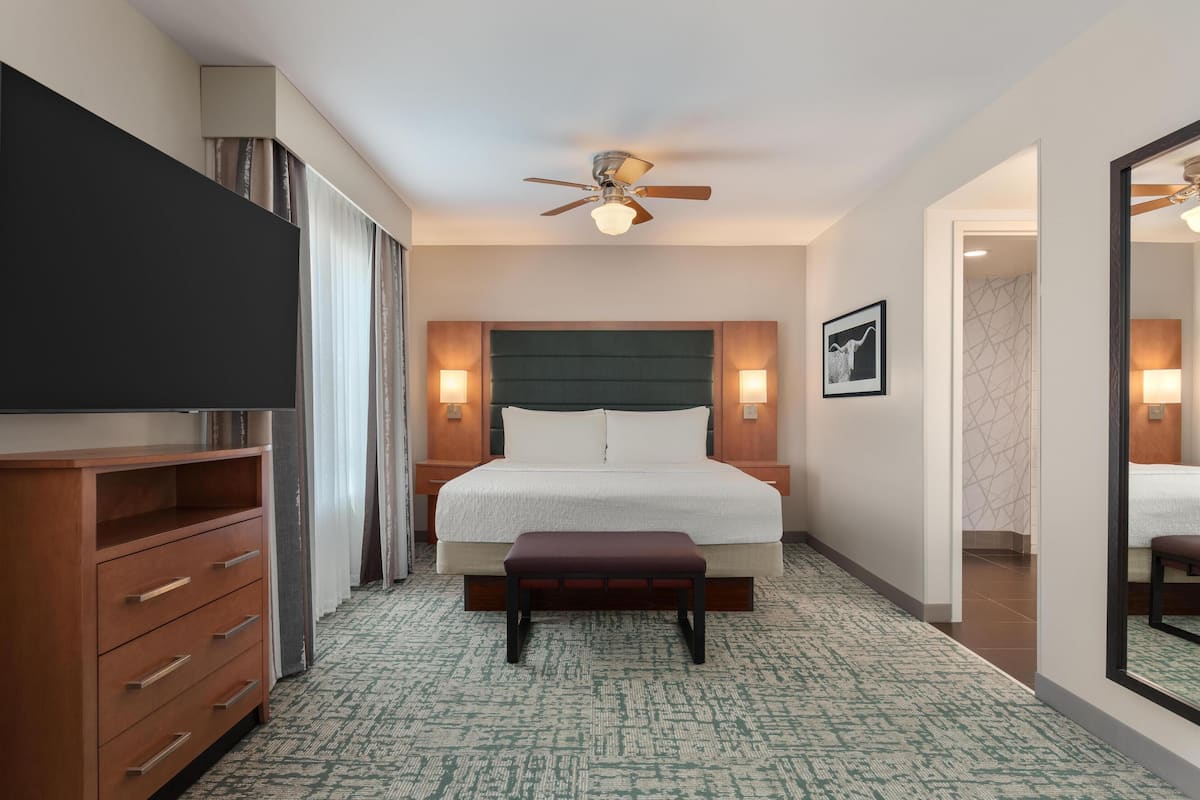 Studio Suite, 1 King Bed, Non Smoking