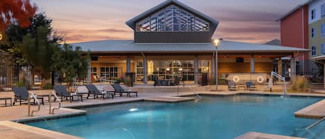 Outdoor pool, pool loungers