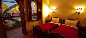 بديكورات فريدة لكل غرفة ومكتب ومكواة/لوح كي وأسرّة أطفال/رضّع (مجانًا)