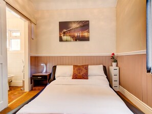 Superior Double Room, Ensuite - Thistle Dhu Guest House (Blackpool)
