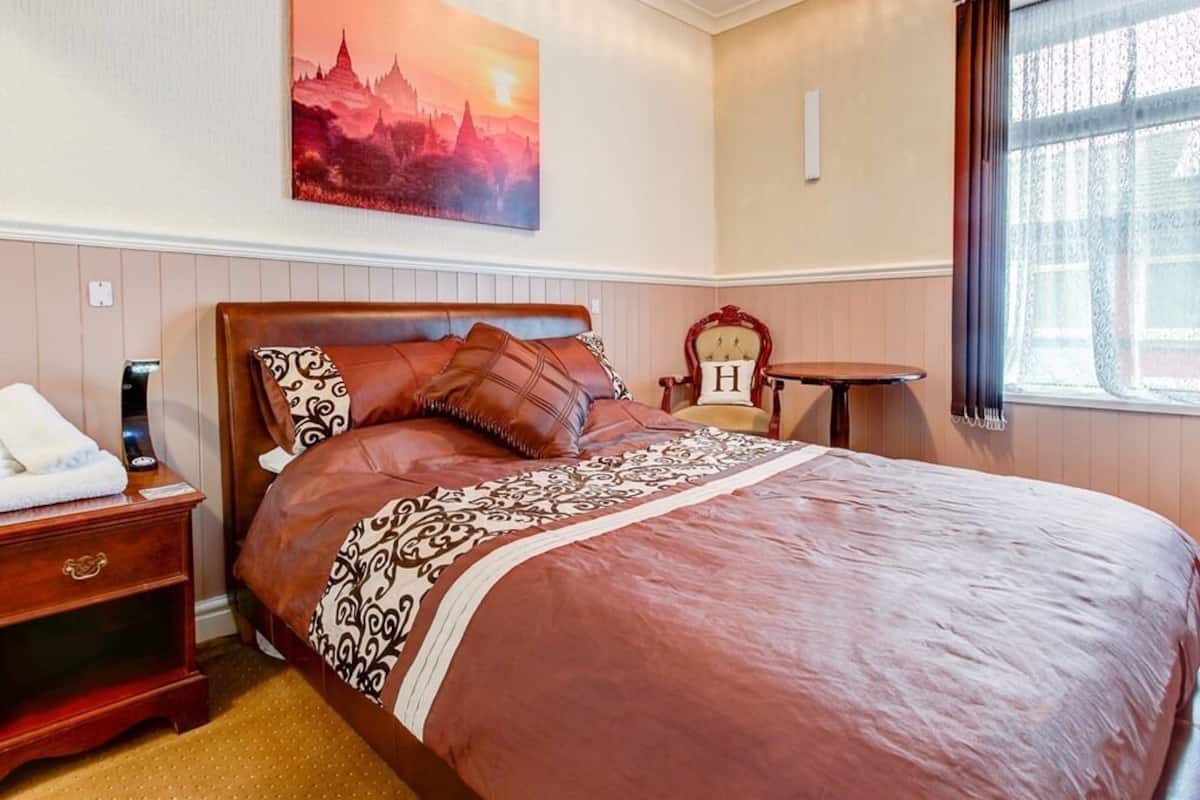 Chambre supérieure double, salle de bain attenante