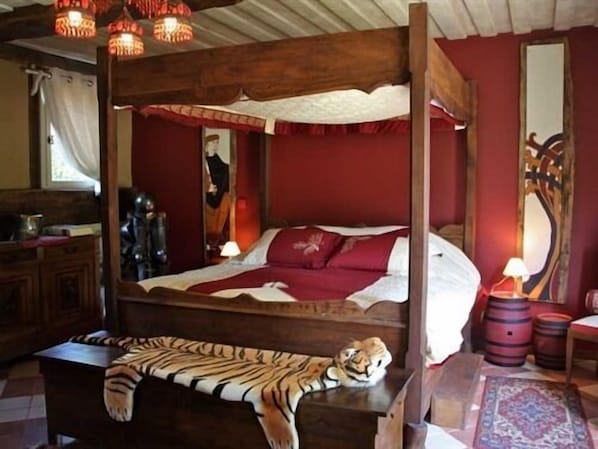 Double Room, Private Bathroom | Living area