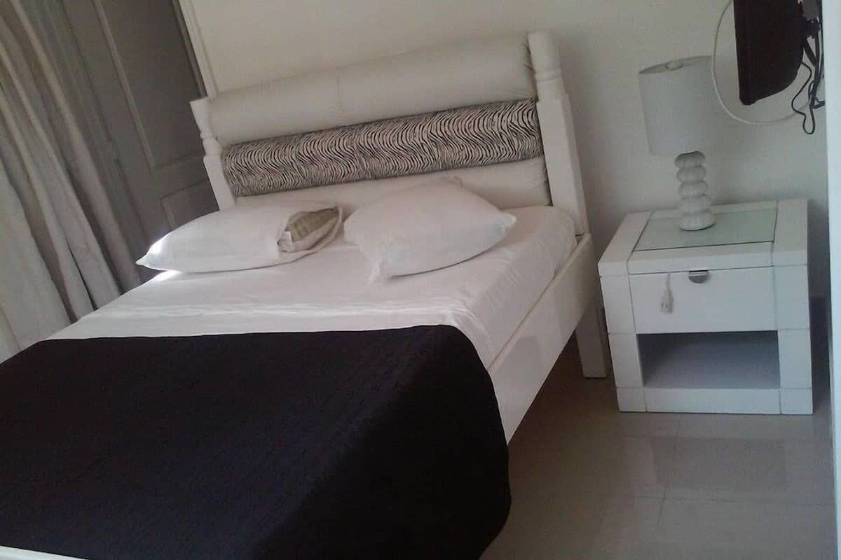 1 bedroom, in-room safe, soundproofing, free WiFi