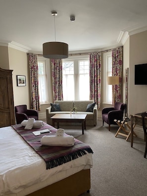 Family Room, Ensuite | In-room safe, individually decorated, desk, iron/ironing board