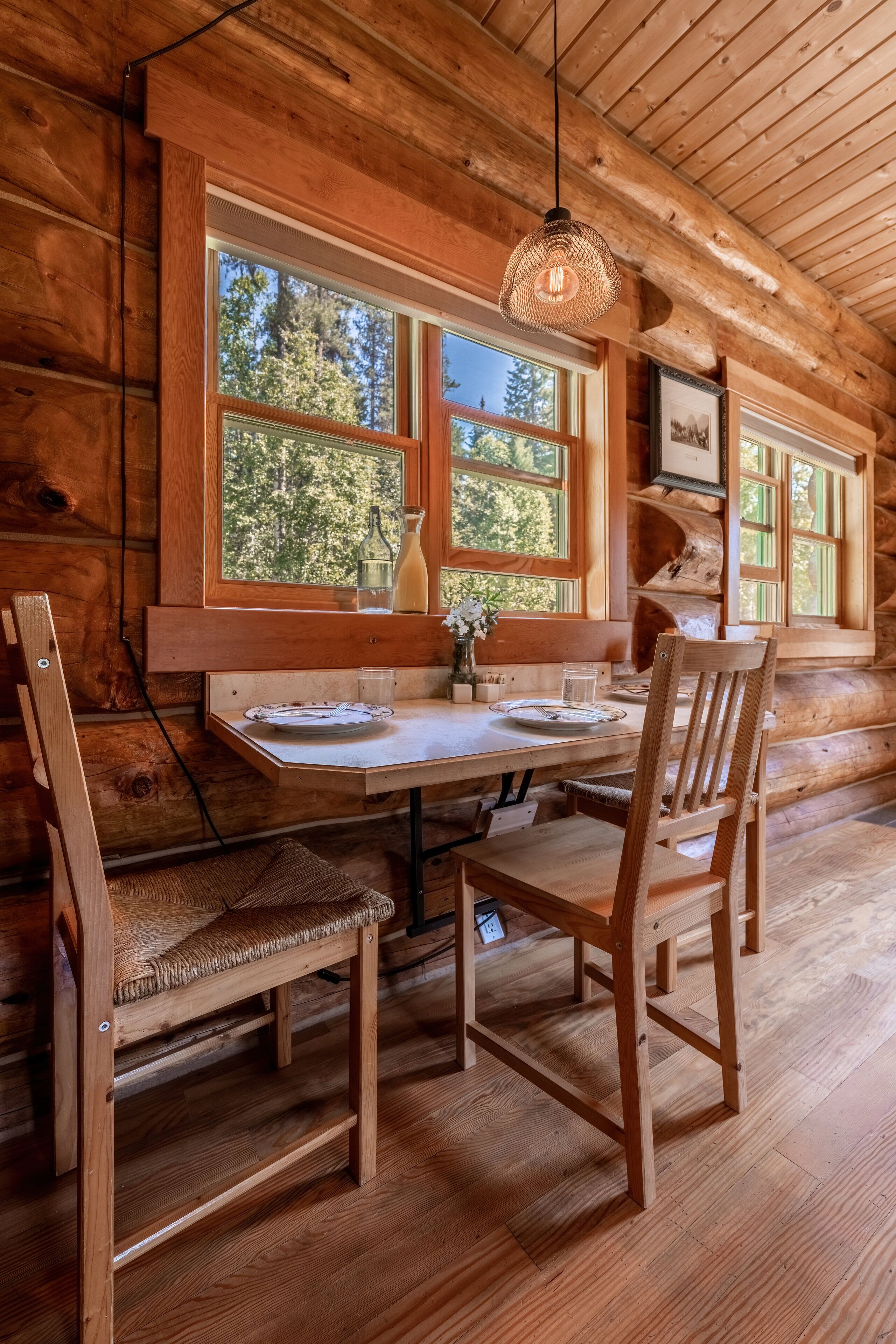 Columbia Cabin | Living area