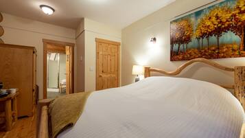 Deluxe Room, 1 Queen Bed, Mountain View
