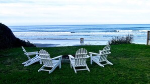 2 bedroom Cottage, Oceanfront with Hot Tub | Beach/ocean view