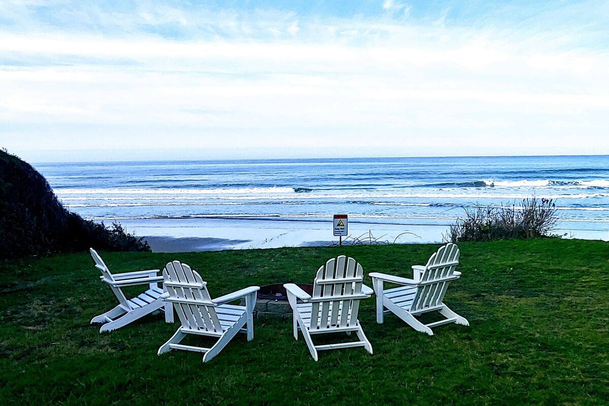 2 bedroom Cottage, Oceanfront with Hot Tub | Beach/ocean view