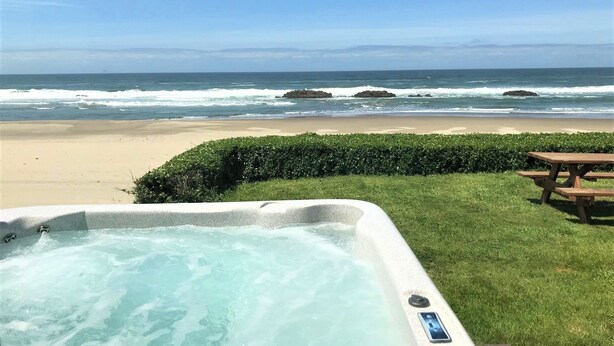 Duplex, 2 Bedrooms, Hot Tub, Oceanfront (Beach Access) | Jetted tub
