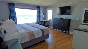 House, 3 Bedrooms, Hot Tub, Beachfront (Beach Access)