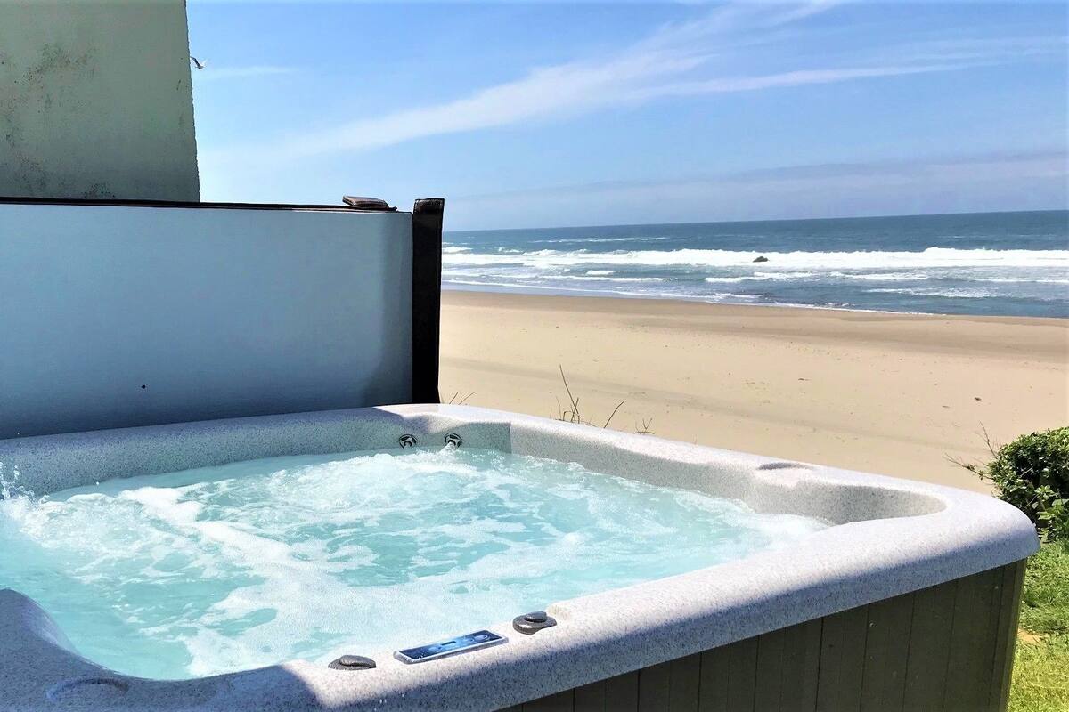 Duplex, 2 Bedrooms, Hot Tub, Oceanfront (Beach Access) | Jetted bathtub