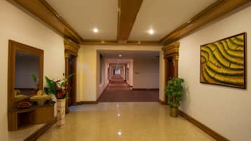 Crown Deluxe Room | Hallway