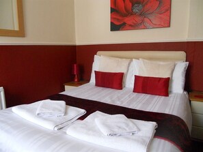 Double Room, Ensuite (Room 6) | 1 bedroom - All Seasons Guest House (Great Yarmouth)