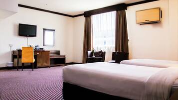 Minibar, in-room safe, desk, laptop workspace