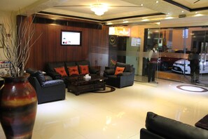 Coin salon dans le hall