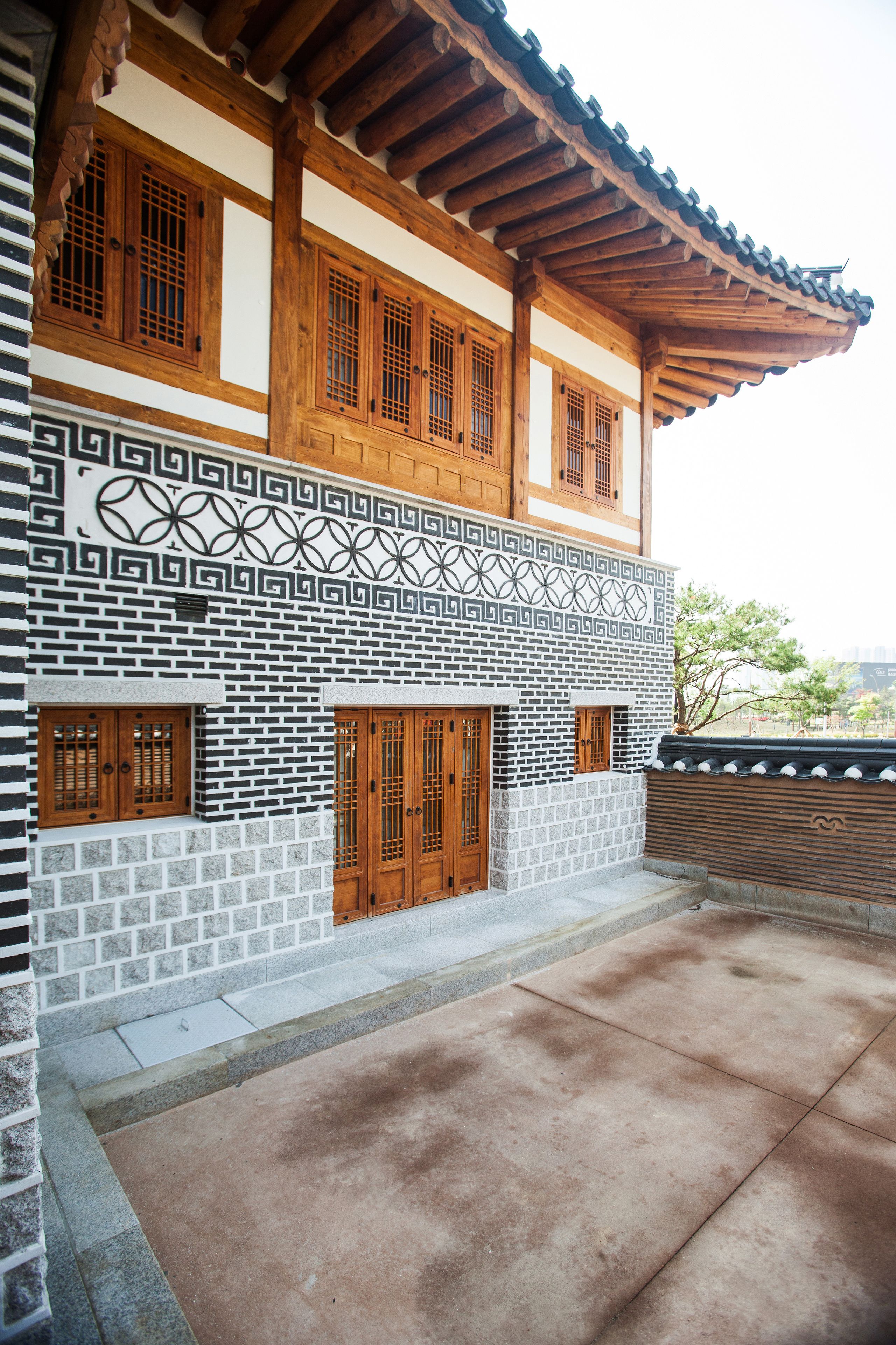 deluxe double room, 1 double bed | free minibar, in-room safe, desk, laptop workspace