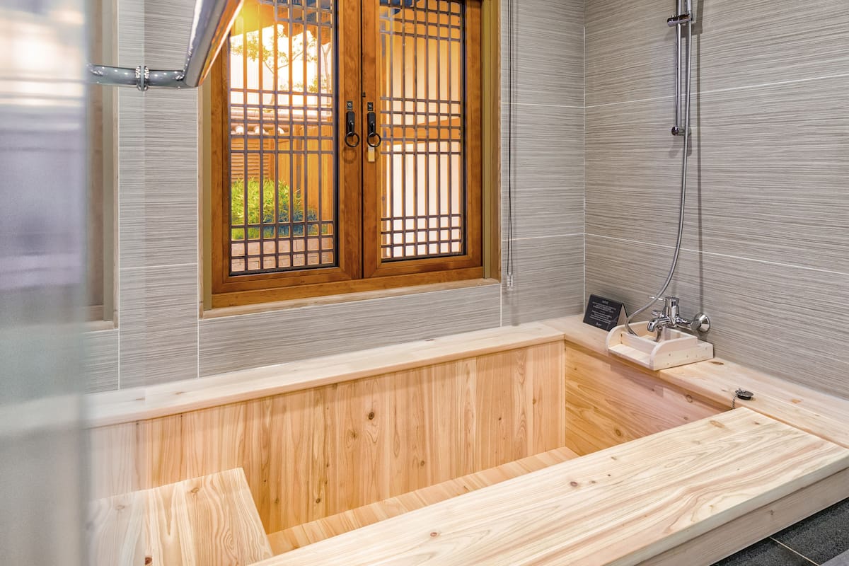 separate bathtub and shower, deep-soaking bathtub, rainfall showerhead