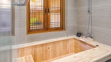 Separate bathtub and shower, deep-soaking bathtub, rainfall showerhead