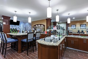Colazione a buffet inclusa, servita tutte le mattine 