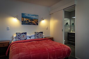 Standard One Bedroom Apartment | In-room safe, soundproofing, iron/ironing board, free WiFi